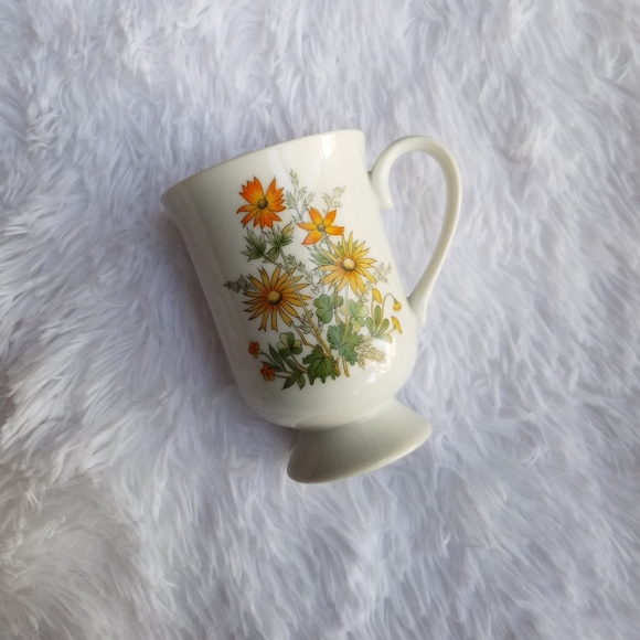 Dainty Vintage Wildflower Mug - Picture 13 of 13